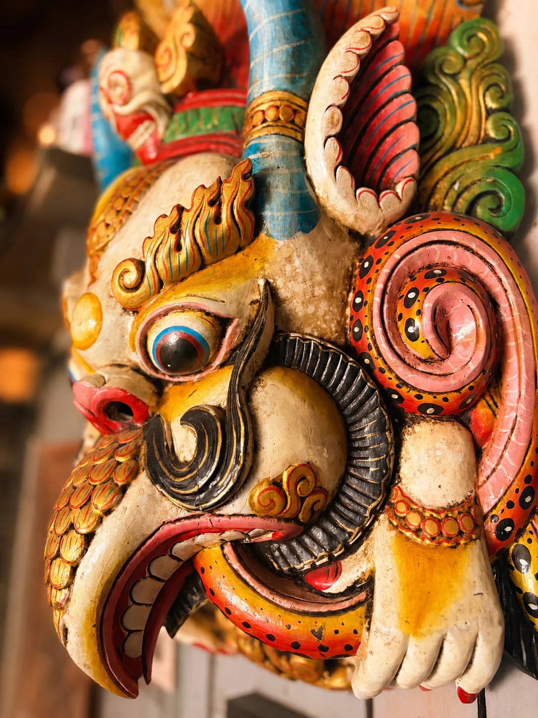 Masque coloré du décor de Chi fan